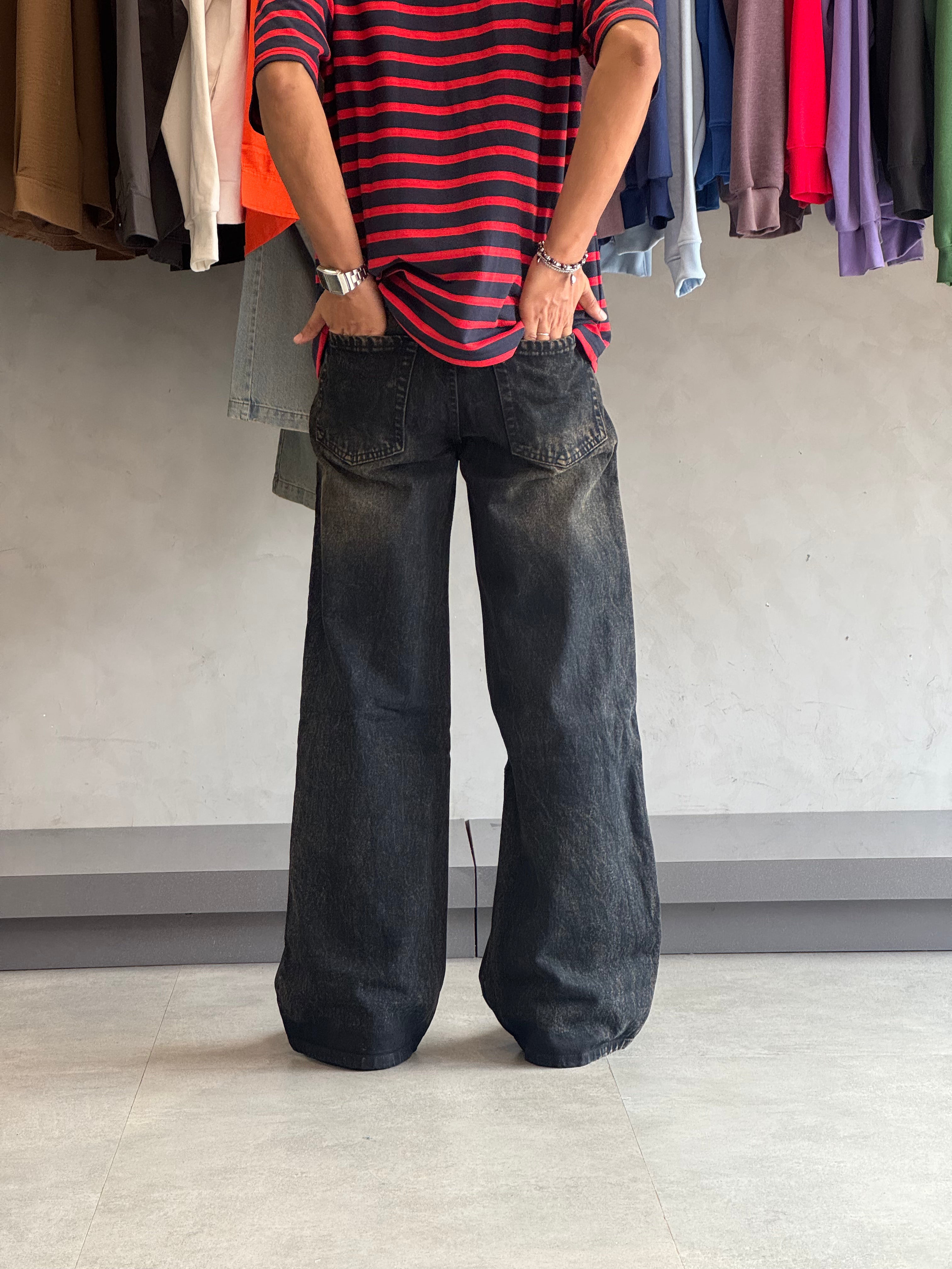 WIDE-LEG JEANS