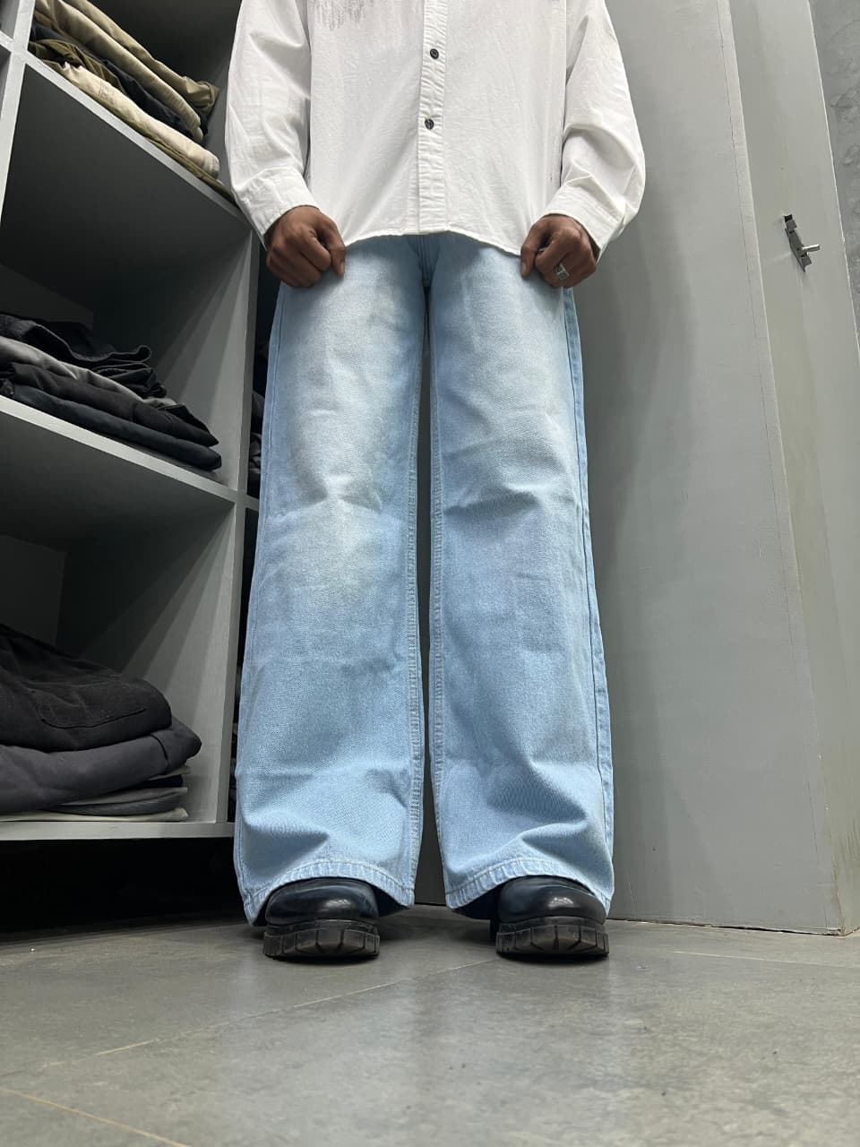 STRAIGHT-FIT JEANS