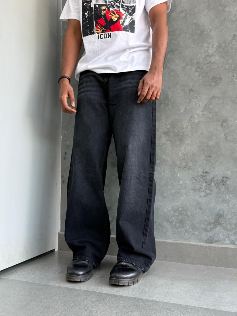 STRAIGHT-FIT JEANS